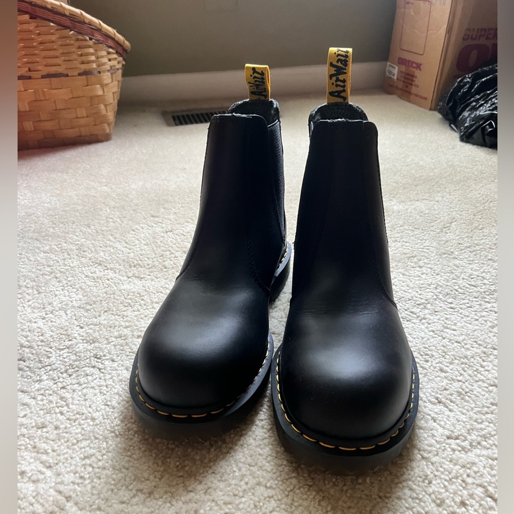 NWOT steel toe Chelsea boot style Doc Martens